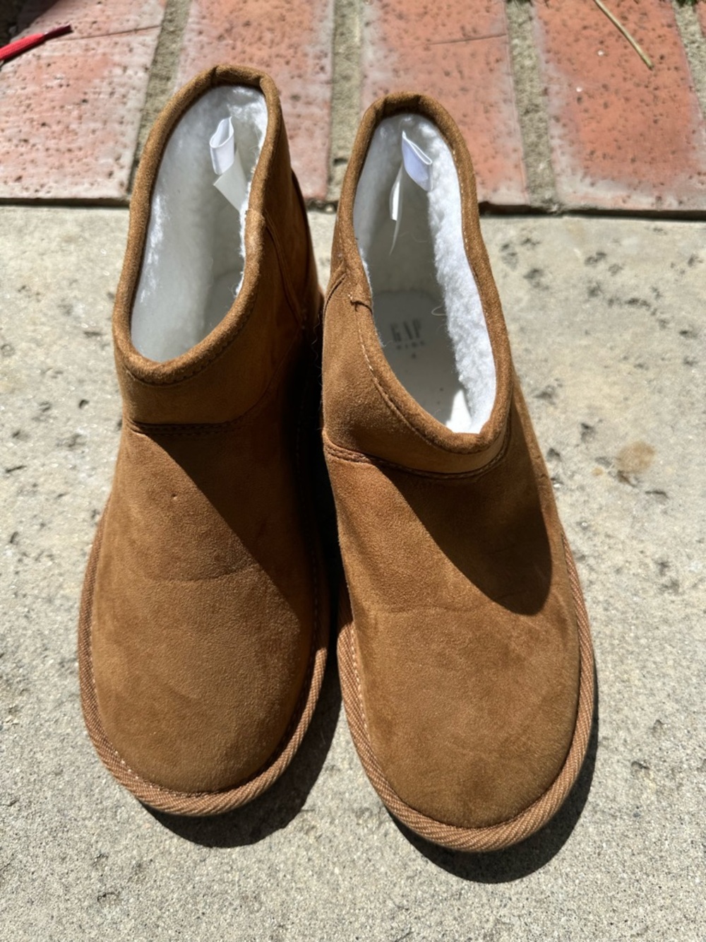 GAP Plush Lined Slip-On Slippers size 4